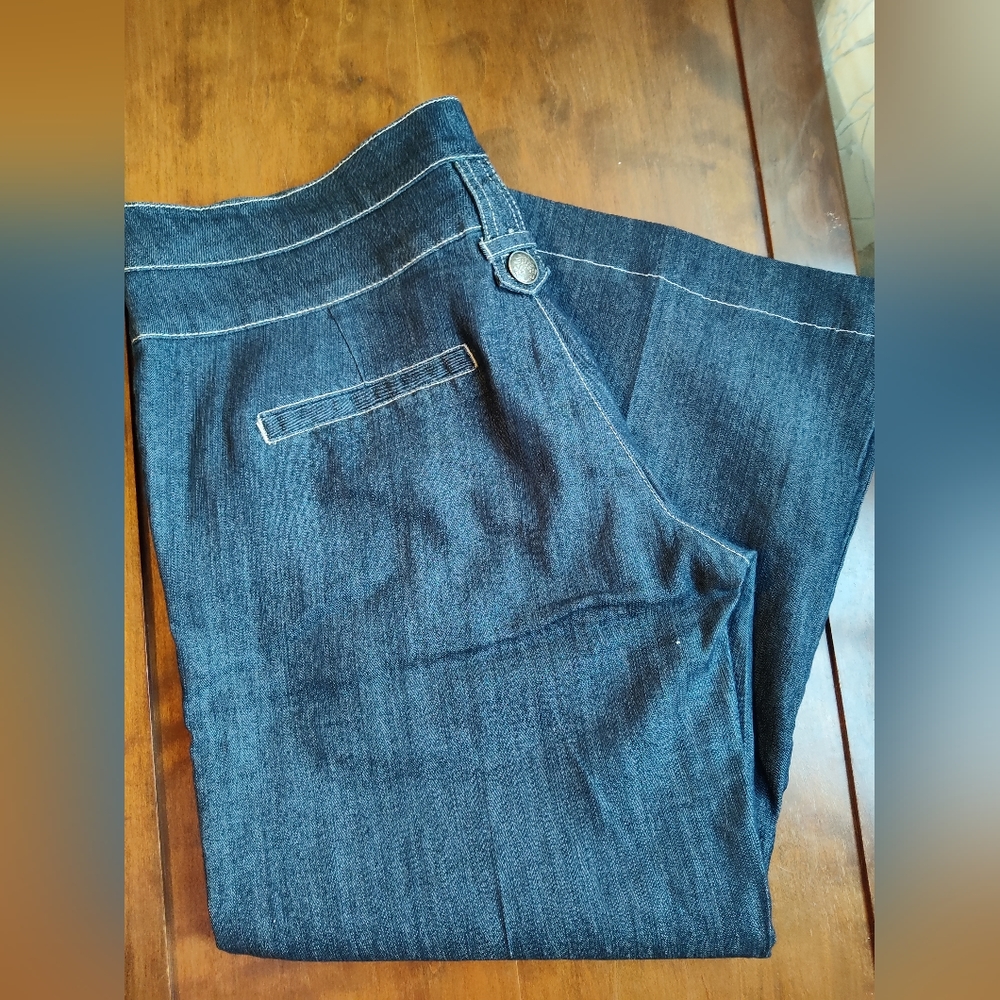 Cropped wide leg jeans